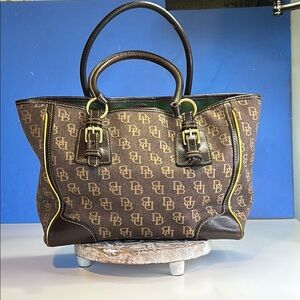 DOONEY & BOURKE SIGNATURE TOTE DOUBLE HANDE BAG